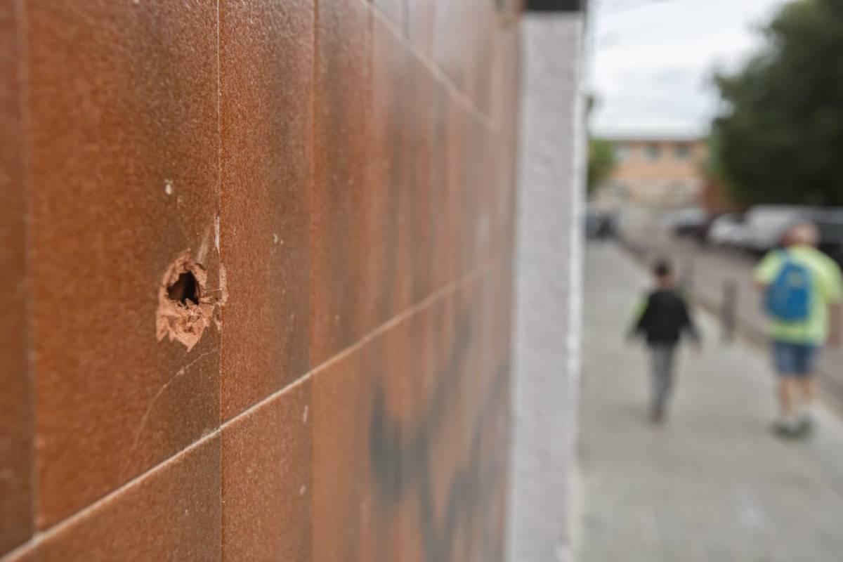 Forat de bala en una de les parets del bloc de pisos del carrer d'Europa - NEBRIDI ARÓZTEGUI