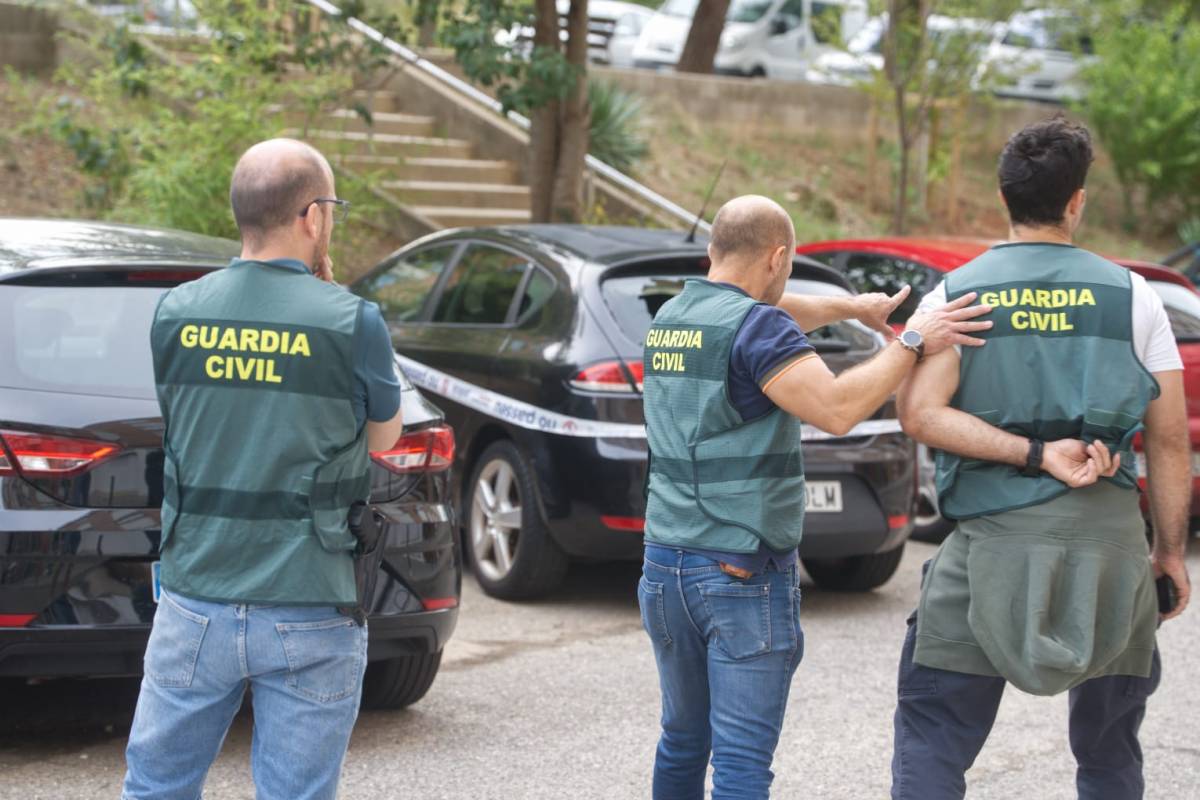 La Guàrdia Civil a Can Parellada aquest matí - NEBRIDI ARÓZTEGUI