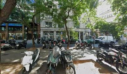 Mor una dona de 76 anys atropellada per un camió de la neteja a Gràcia