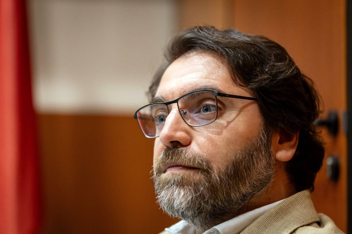 Ferran Pedret, fotografiat al seu despatx del Parlament de Catalunya - Hugo Fernández