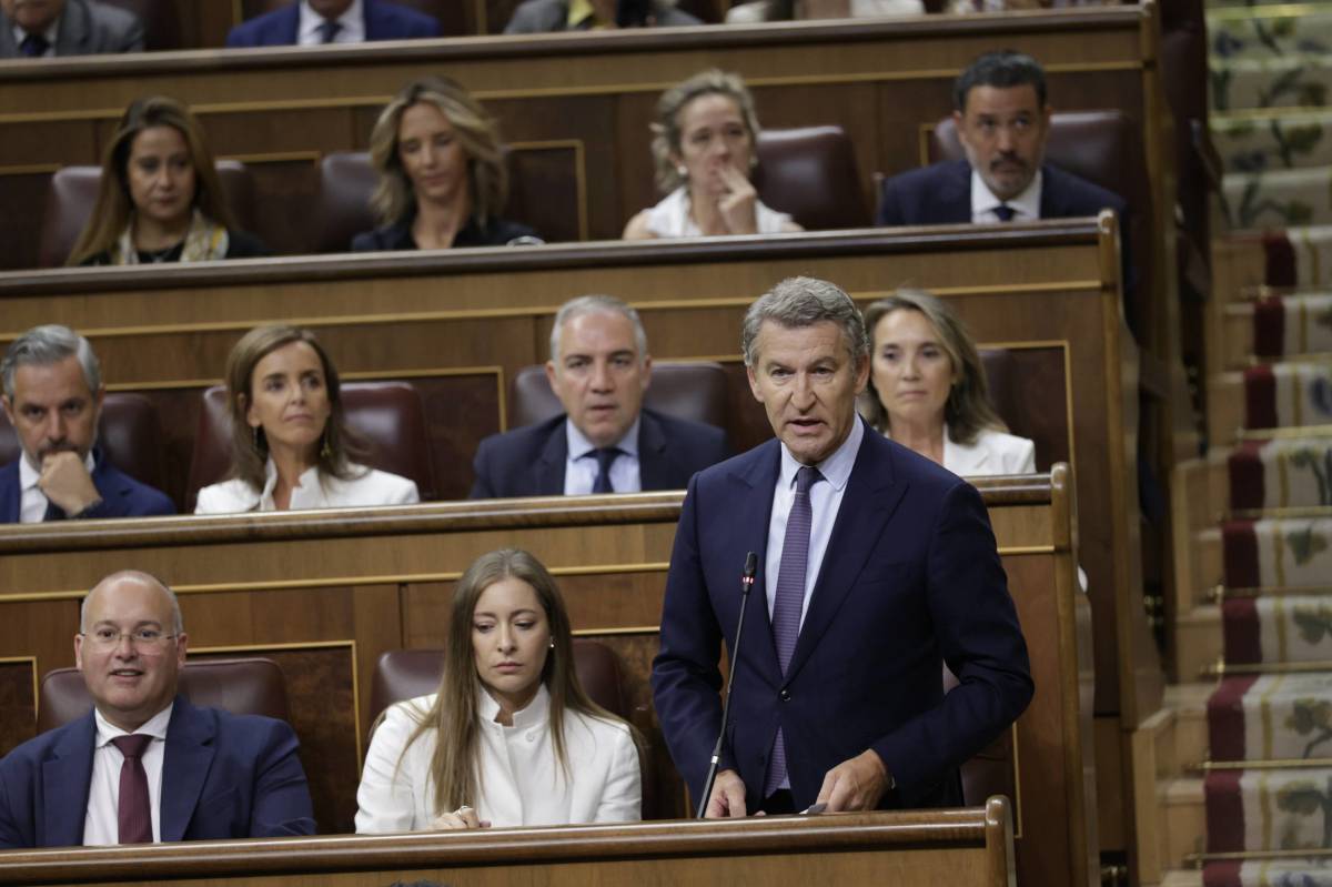 Feijóo acusa Sánchez de fer «càlcul electoral» amb l’habitatge i el desafia a convocar eleccions