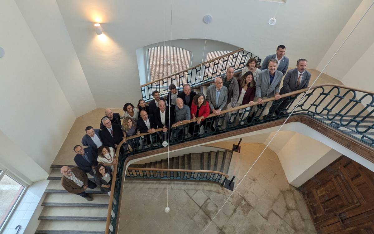 Agents polítics, econòmics, tècnics i universitaris a les escales de la Fàbrica Nova - Pere Fontanals Agents polítics, econòmics, tècnics i universitaris a les escales de la Fàbrica Nova