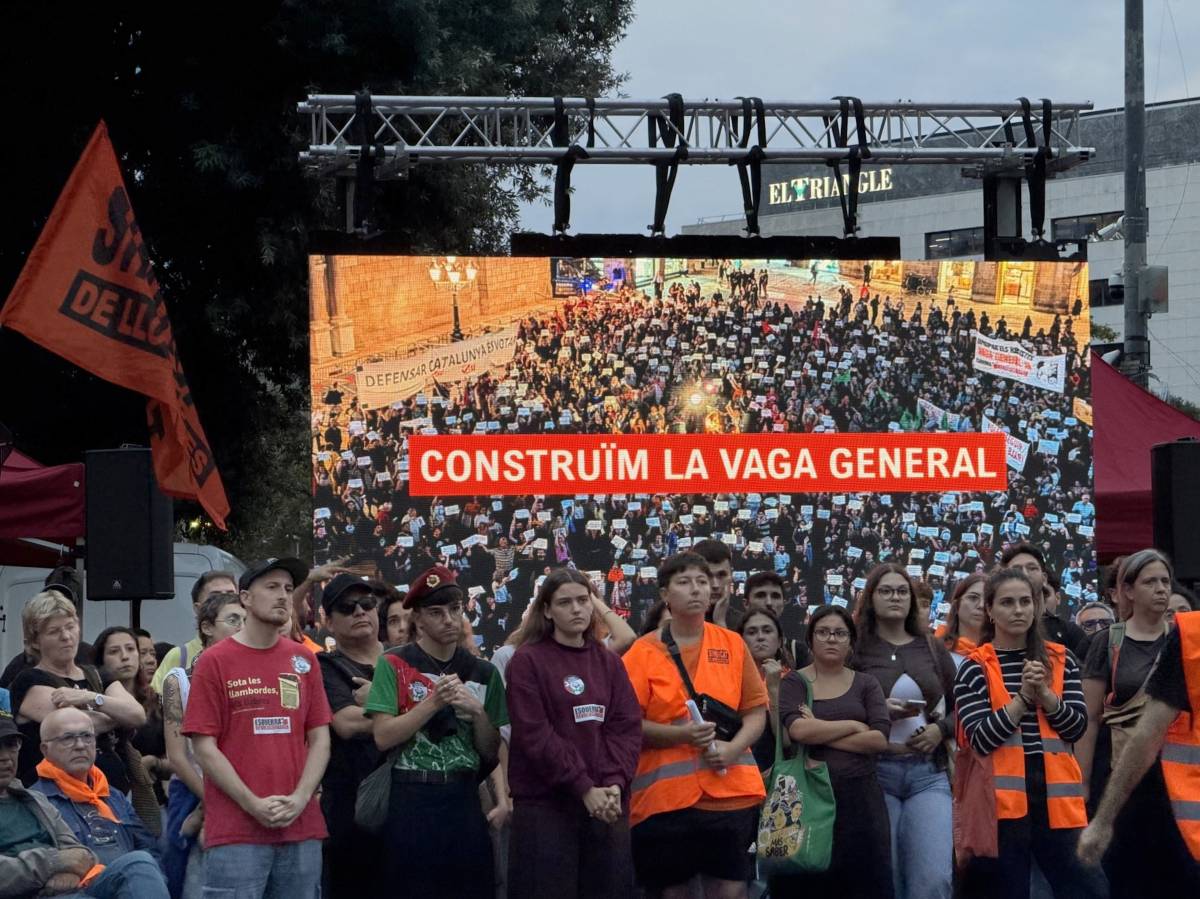 Centenars de persones reclamen una vaga general per l’habitatge després de la caiguda dels decrets