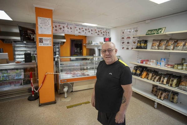 Rostisseria Roc Blanc, botiga de barri: “Dit pels mateixos clients, tenim el pollastre a l'ast més barat de Terrassa”