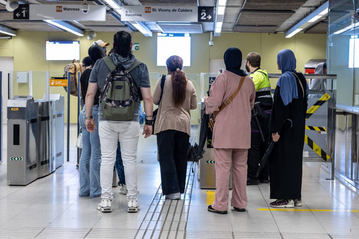 Sense trens per l’alerta de pluja intensa: FGC i Rodalies aturen el servei 