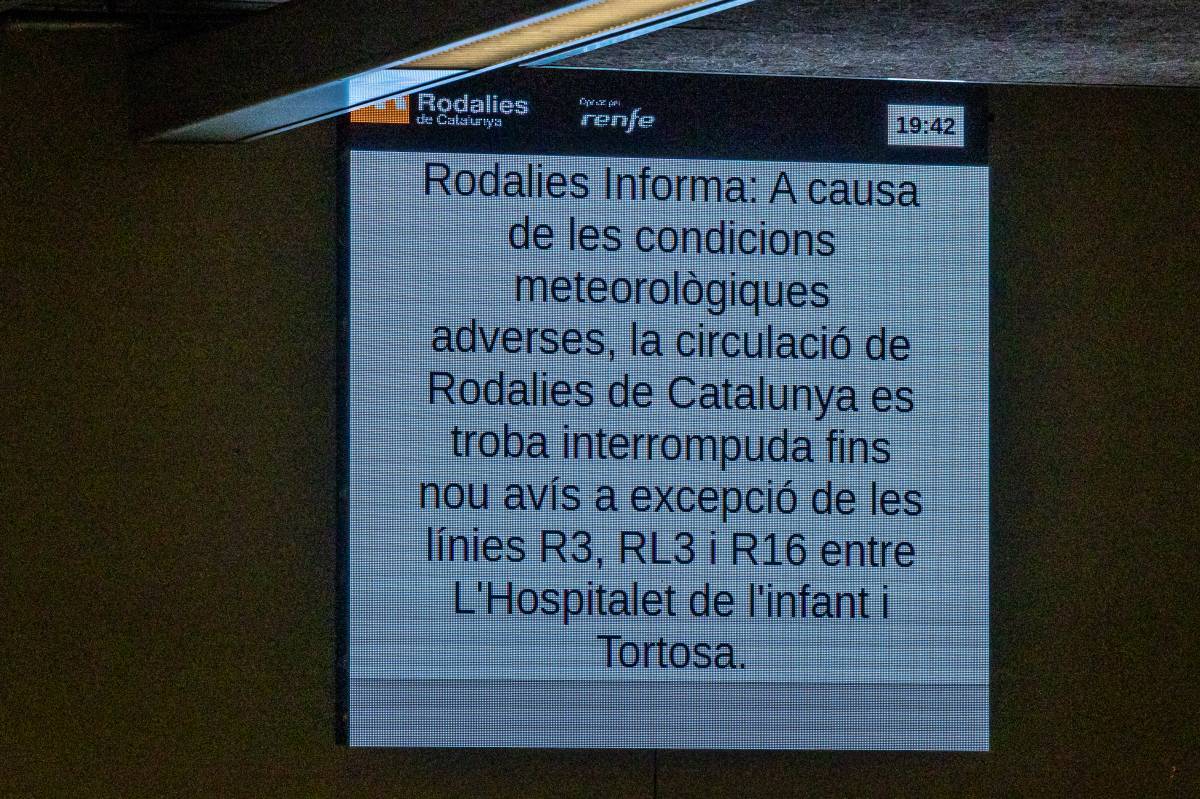 Rodalies informa de l`aturada del servei - JUANMA PELÁEZ Rodalies informa de l`aturada del servei