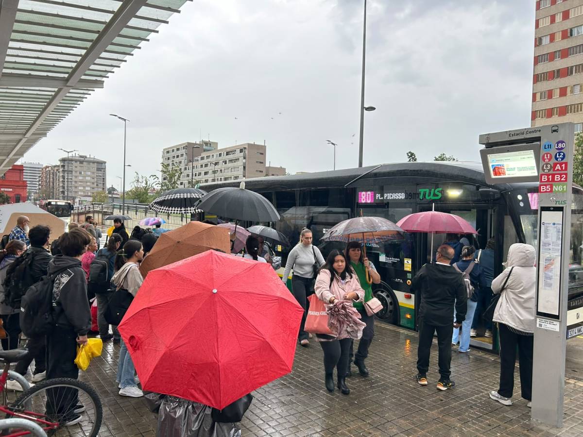 “Quan plou, és una odissea”: el temporal torna a posar Rodalies contra les cordes