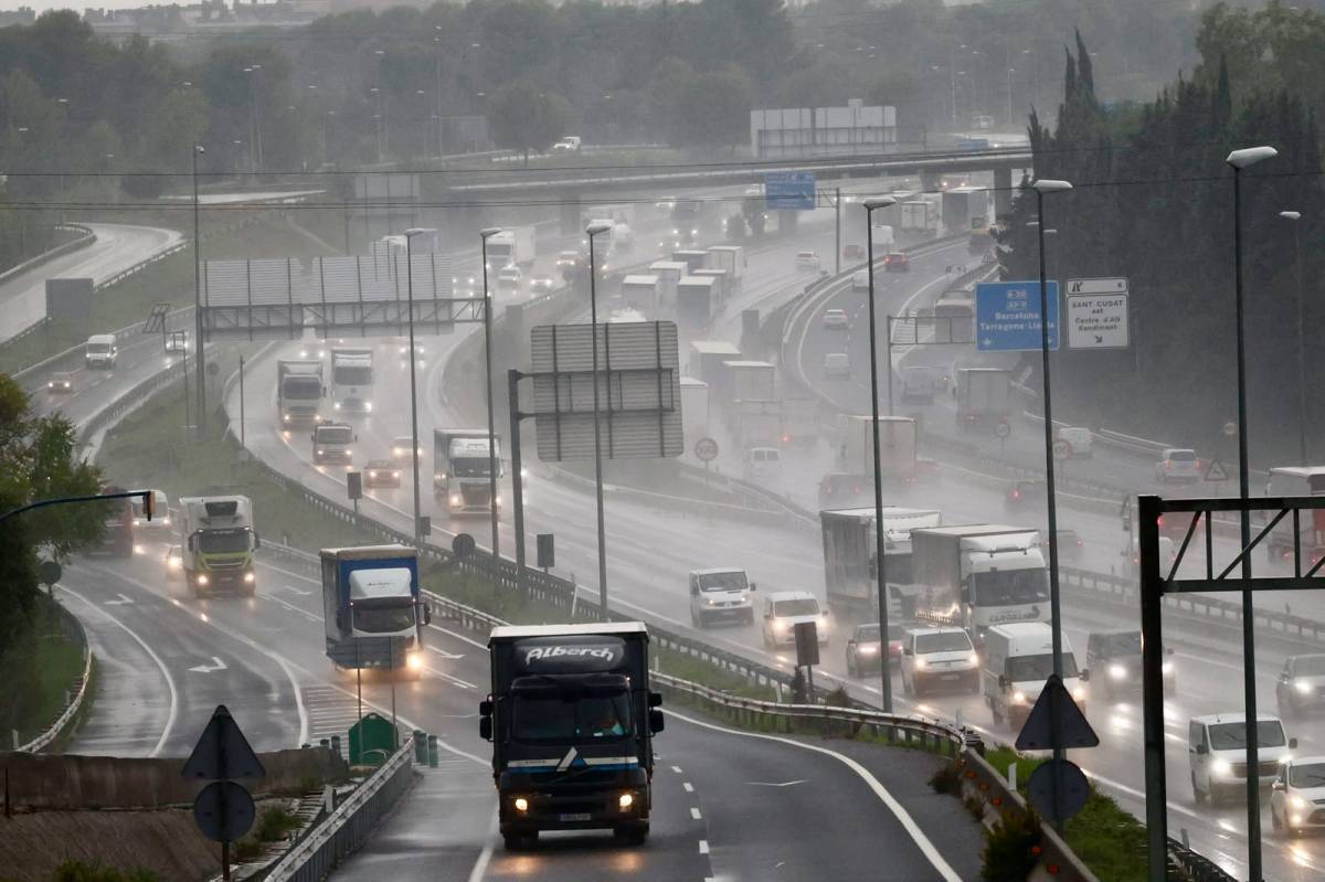 El temporal afecta la mobilitat amb talls ferroviaris i col·lapse viari
