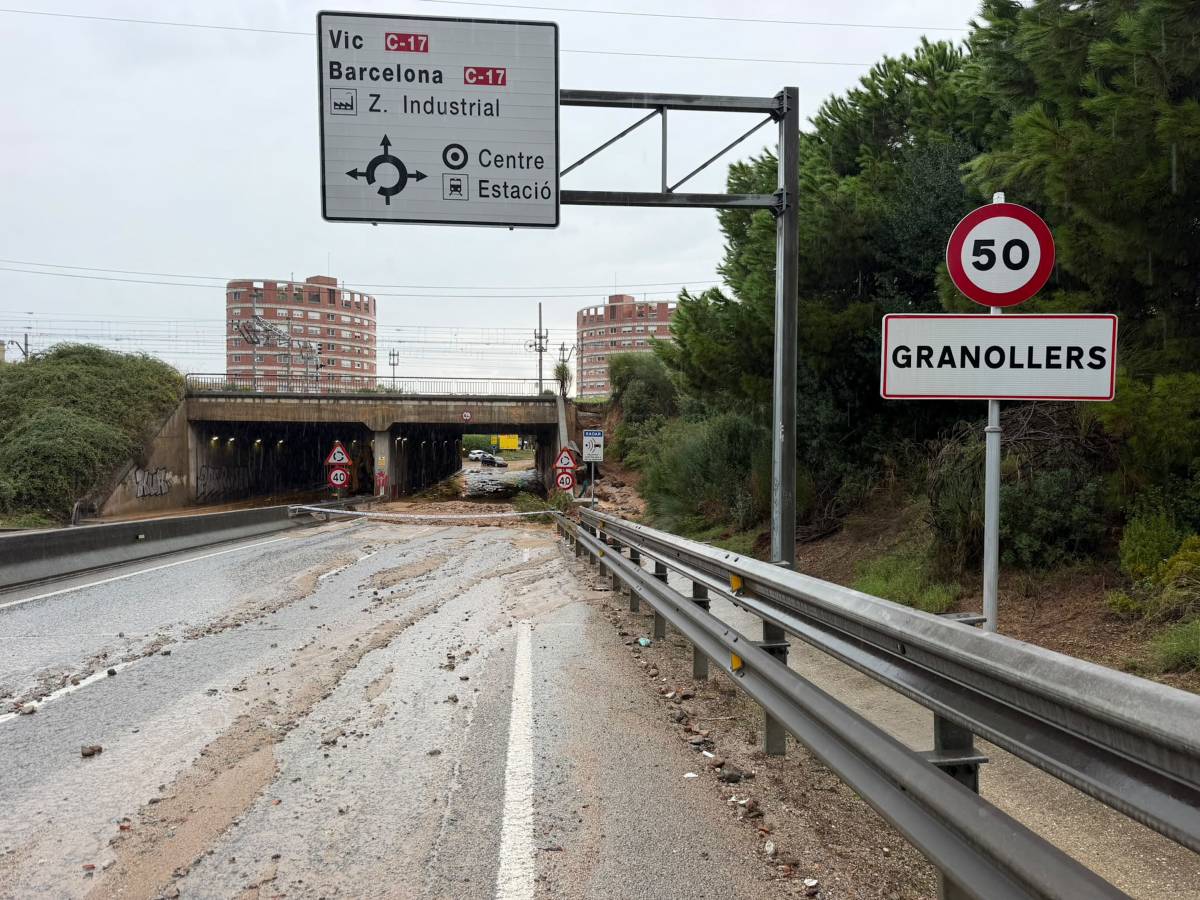 Entrada de Granollers inundada. - ACN