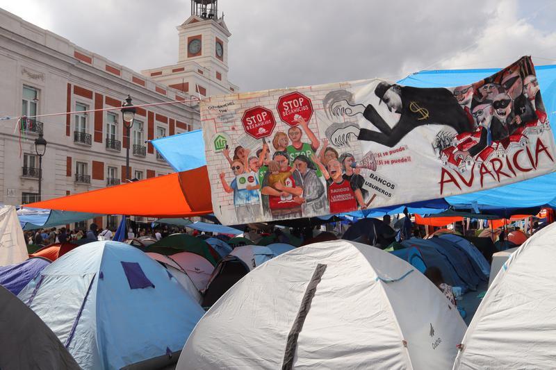 Els organitzadors de l’acampada de Sol aixequen la protesta per «preparar la vaga general»