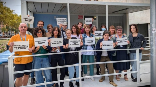 Sanitaris de CAPs i hospitals protesten contra els desnonaments i les conseqüències de la crisi de l'habitatge