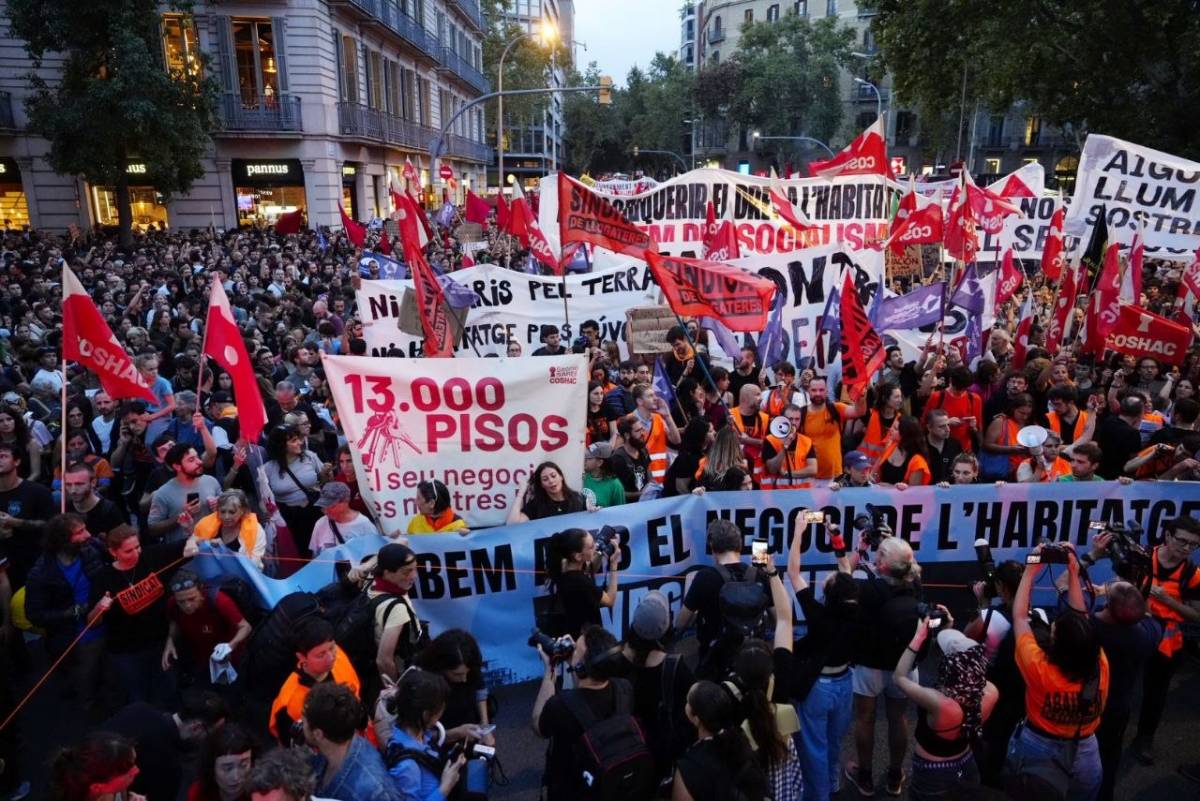En marxa la manifestació multitudinària a favor de l’habitatge a Barcelona