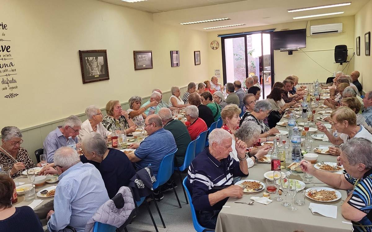 Una fideuà popular ha tancat la Setmana de la Gent Gran de Castellbell i el Vilar