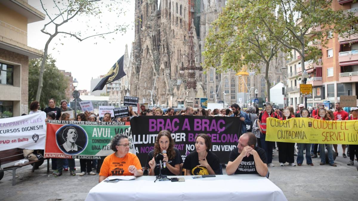 La pregunta «per què les biblioteques (i altres serveis) segueixen en vaga?» es fa gran a Barcelona