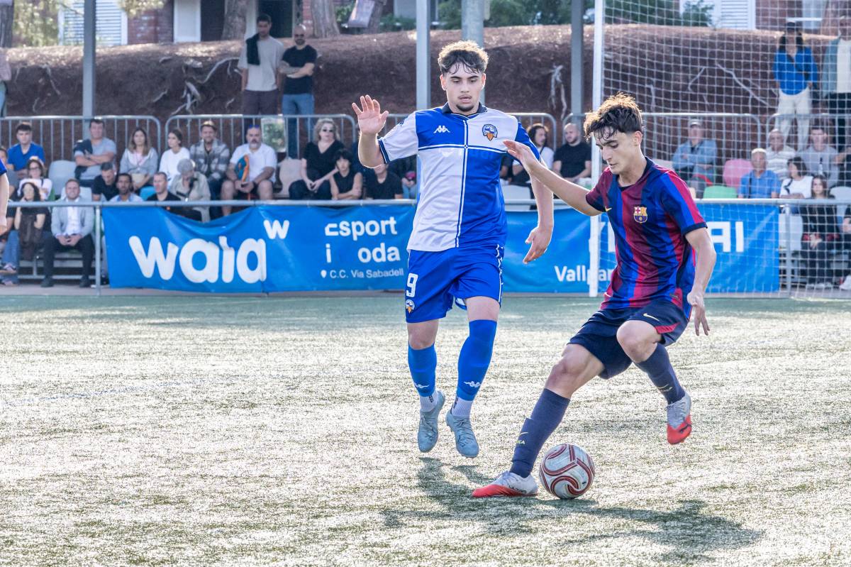 Bozal va provocar el penal i expulsió que van canviar el signe de l`enfrontament - Juanma Peláez Bozal va provocar el penal i expulsió que van canviar el signe de l`enfrontament