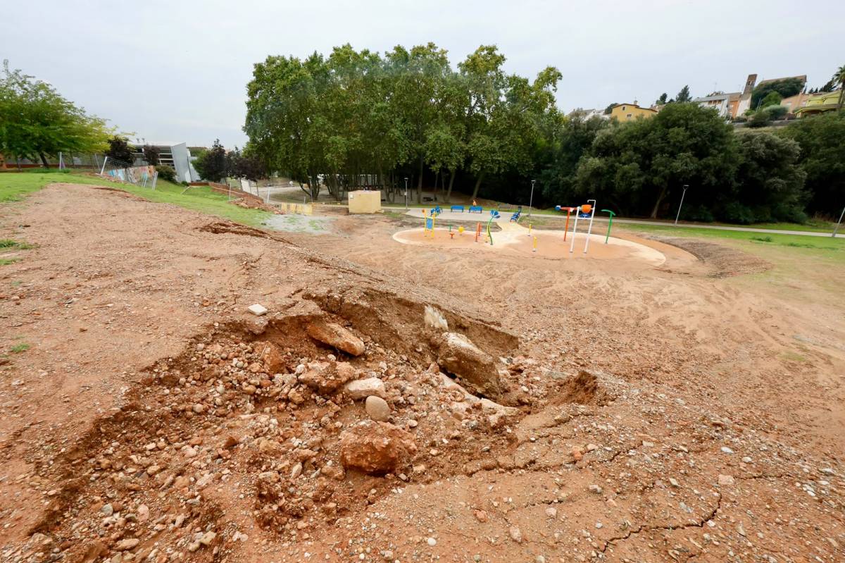 Els jocs d`aigua del parc de la Riera de Polinyà, després del temporal - Juanma Peláez Els jocs d`aigua del parc de la Riera de Polinyà, després del temporal