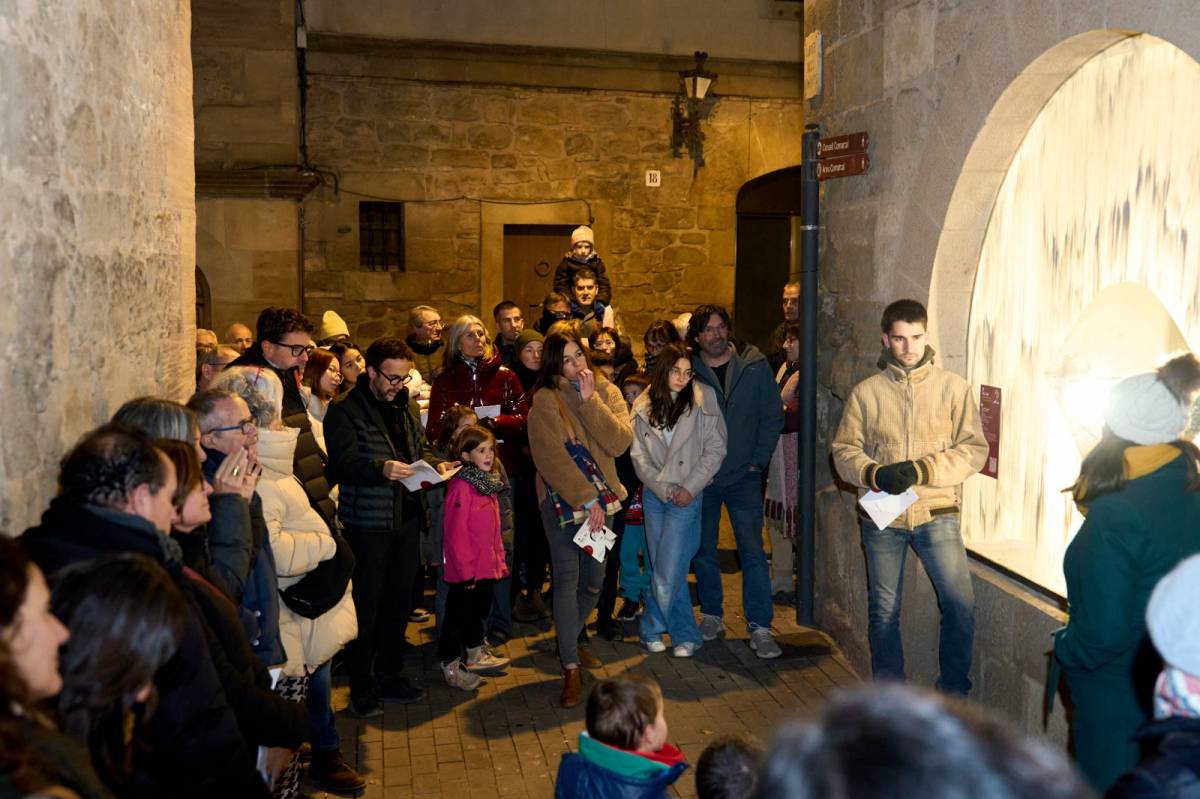 Els aparadors de Solsona tornen a convertir-se en galeries d'art amb la sisena edició de «Mira l’Art»