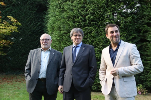 Puigdemont es compromet a dotar de sentit «polític i institucional» el retorn a Catalunya