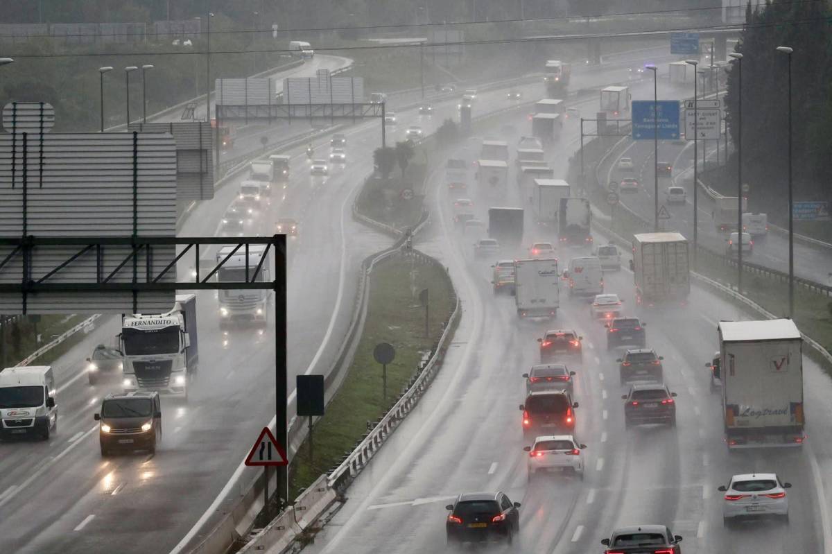 L'aturada del servei de Rodalies dispara la mobilitat i omple les carreteres del Vallès