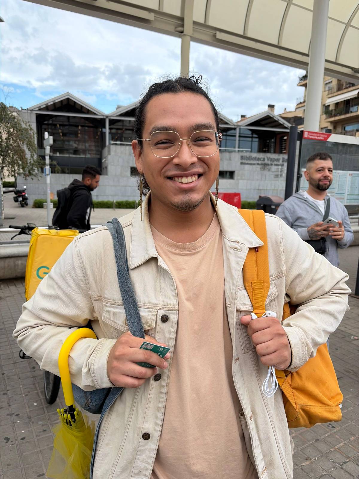 El Daniel, esperant el bus - El Daniel, esperant el bus