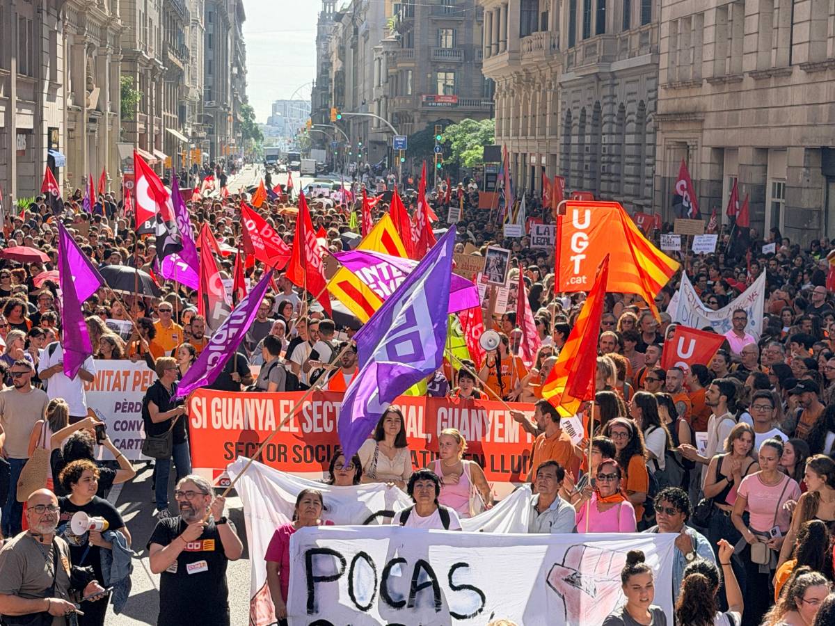 El sector social col·lapsa Barcelona per reclamar salaris dignes