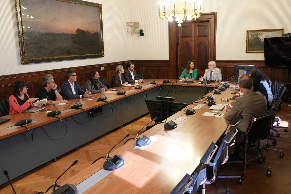 Niubó posa en marxa la maquinària del Parlament pel debat de país sobre l'educació