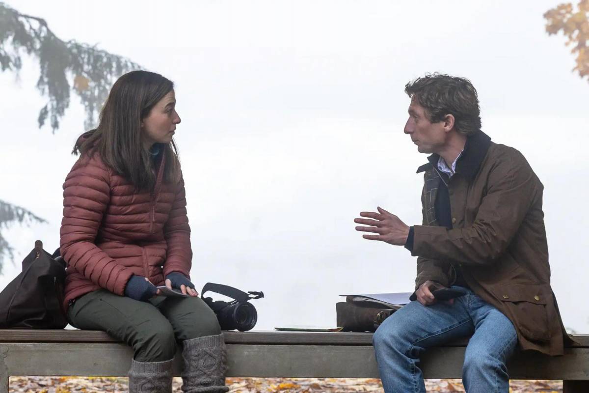 Mikey Madison i Jeremy Allen White en un moment de la pel·lícula d`Aaron Sorkin
