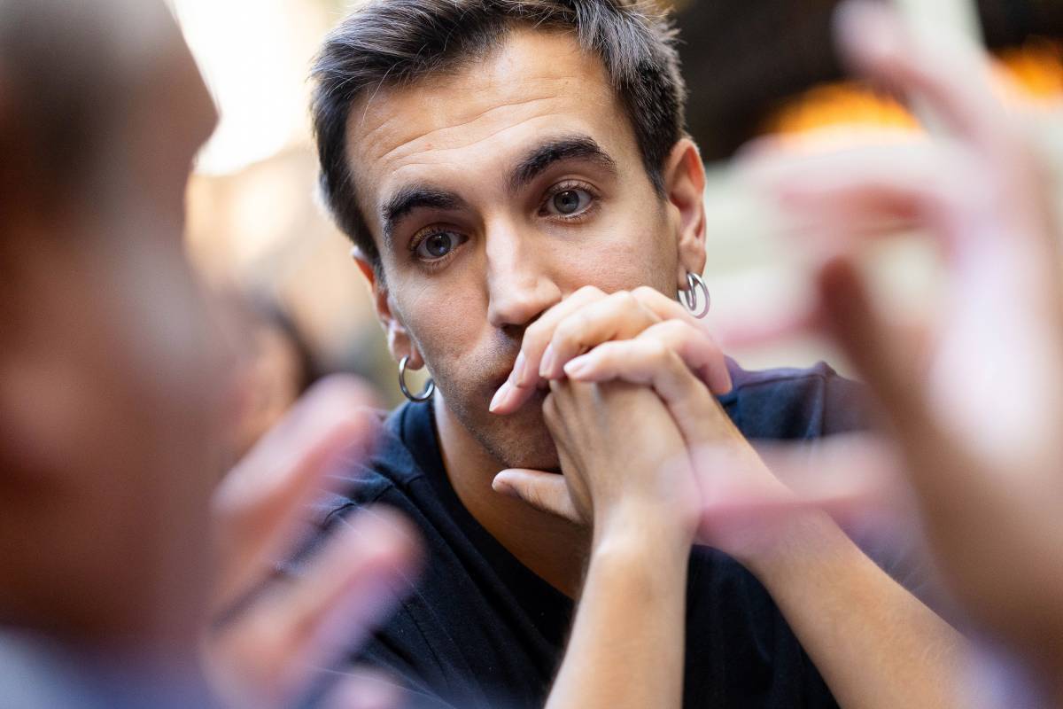 L'escriptor Arnau Fernández, fotografiat a la llibreria Laie de Barcelona - Hugo Fernández