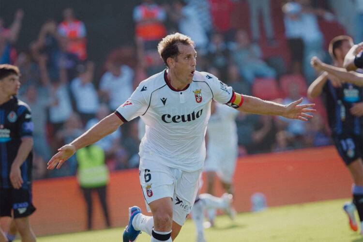 Carlos Hernández, el central exarlequinat que fa de golejador - AD Ceuta Carlos Hernández, el central exarlequinat que fa de golejador