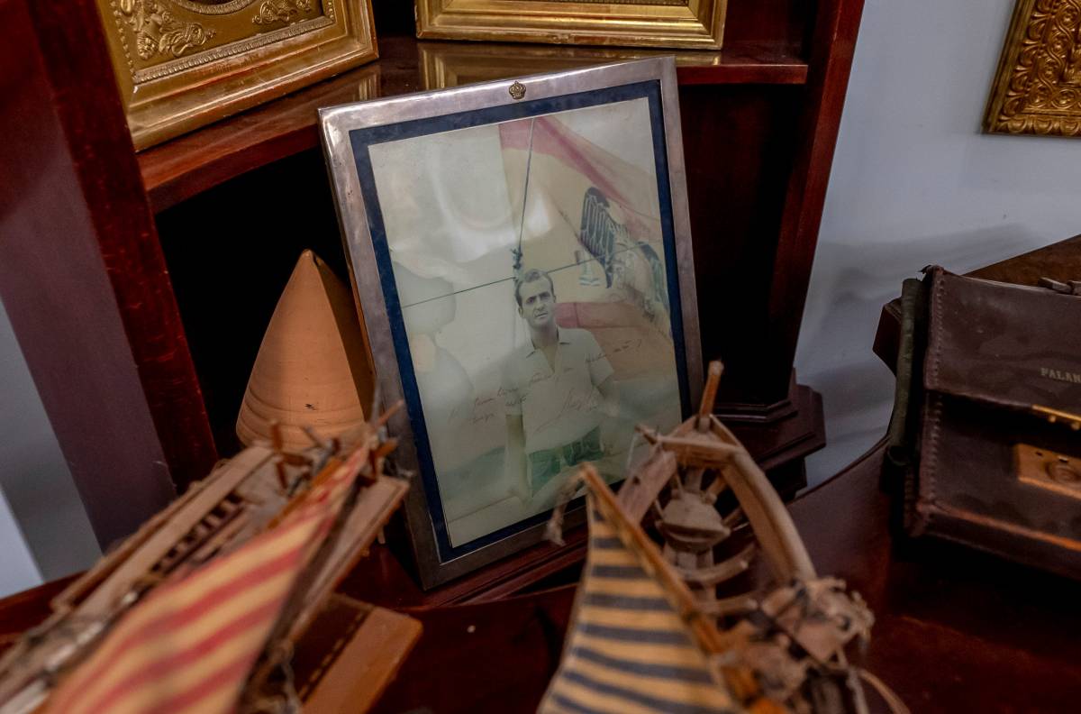 La família Franco posa a subhasta un quadre de Joan Carles amb una dedicatòria personal per al dictador