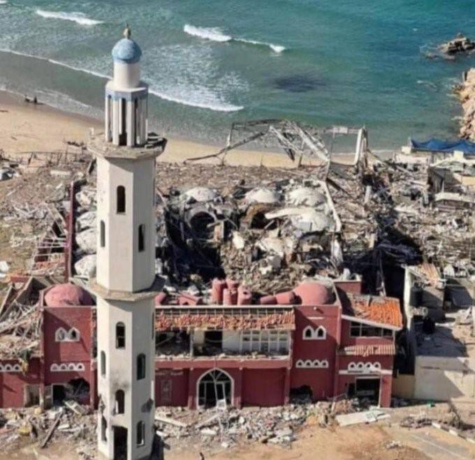 L’Hotel Al Deira de Ciutat de Gaza, destruït després del bombardeig de l’exèrcit israelià de novembre de 2023 - @WattPatrick L’Hotel Al Deira de Ciutat de Gaza, destruït després del bombardeig de l’exèrcit israelià de novembre de 2023