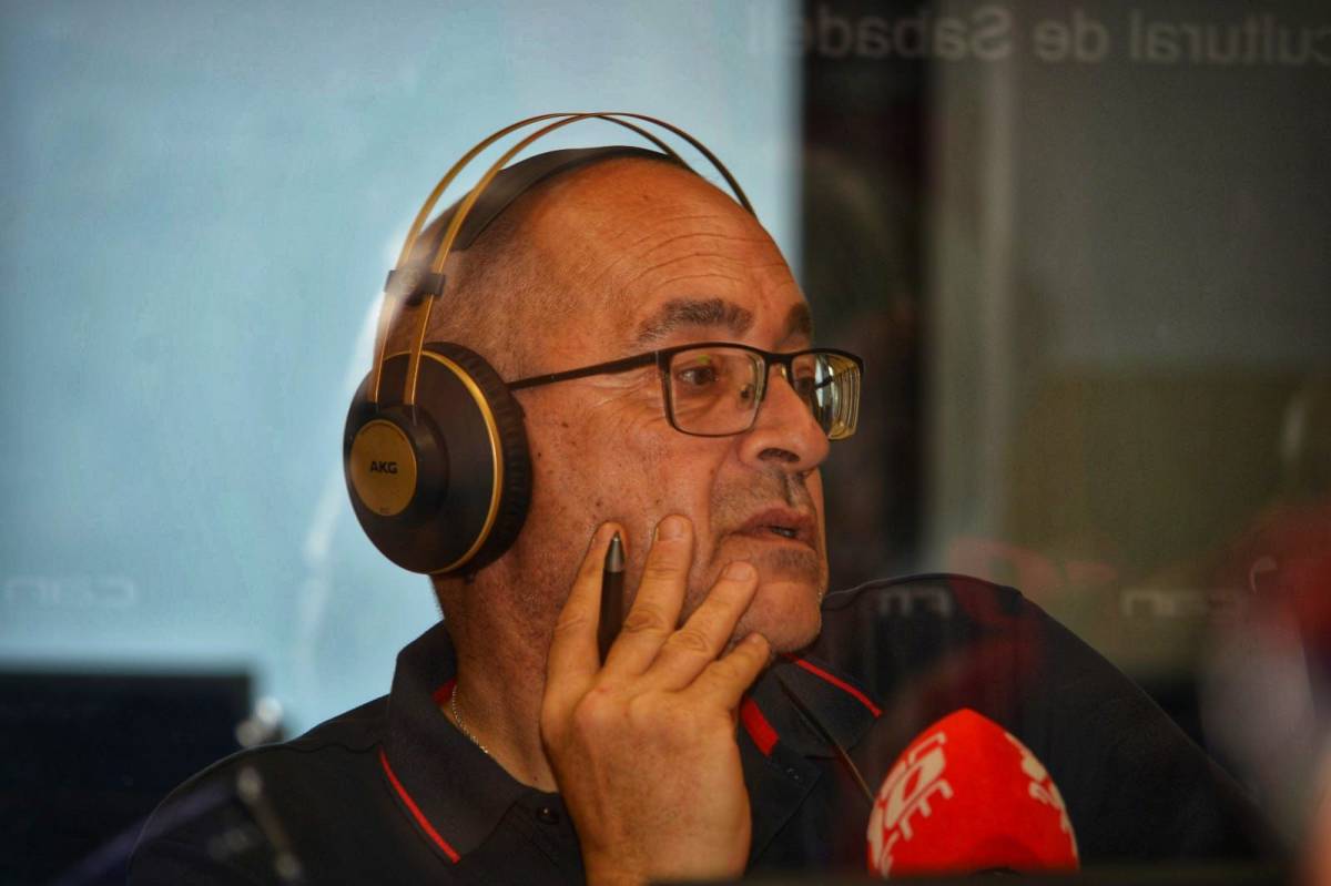 Arroyo és aficionat a la radio, on ha trobat una forma de sentir-se realitzat. Presenta el programa ‘Las calles hablan’ - CEDIDA