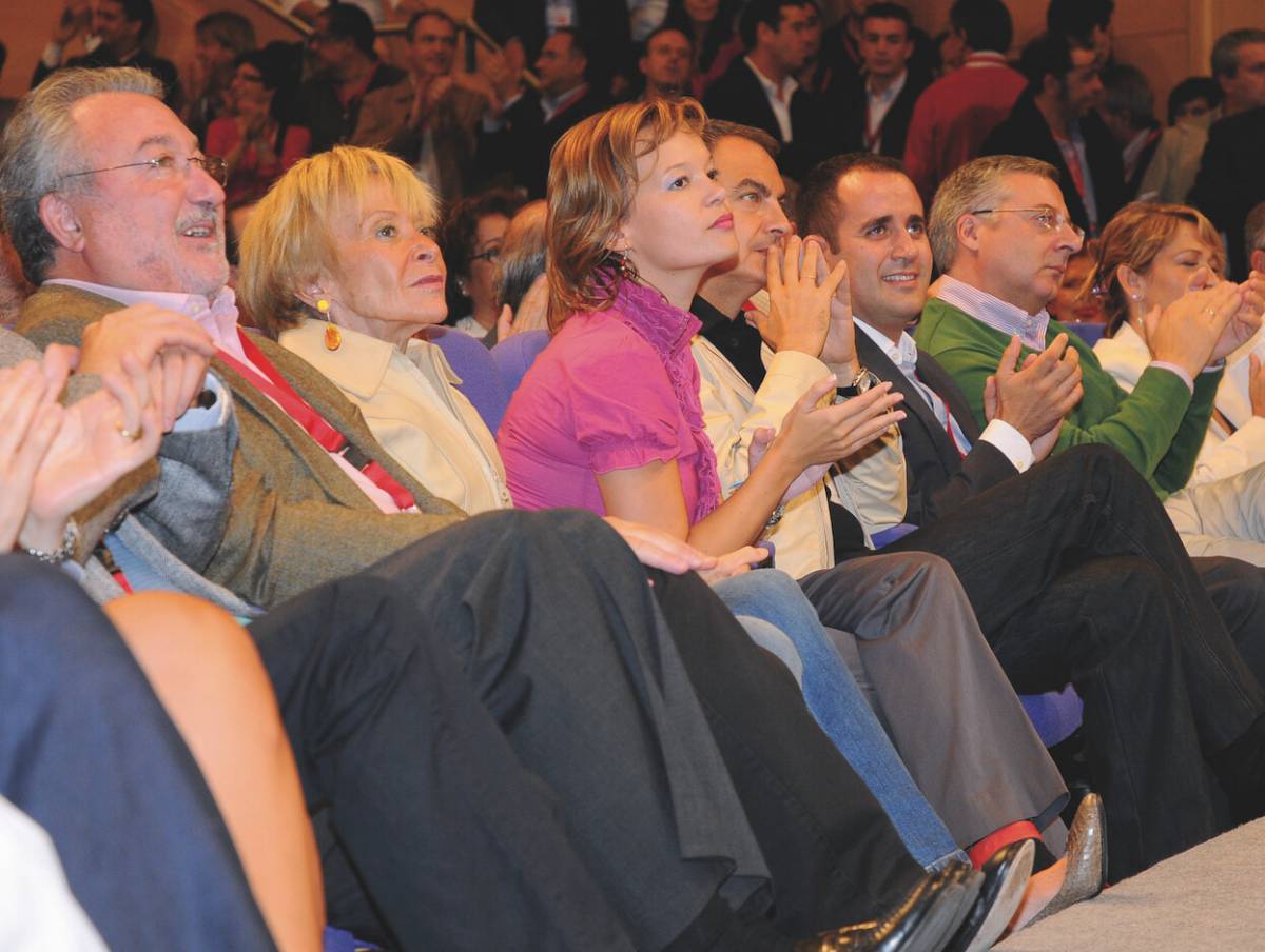 José Luis Rodríguez Zapatero, en un congrés del PSPV amb Bernat Soria, en primer terme, i la benidormera Leire Pajín - Europa Press José Luis Rodríguez Zapatero, en un congrés del PSPV amb Bernat Soria, en primer terme, i la benidormera Leire Pajín