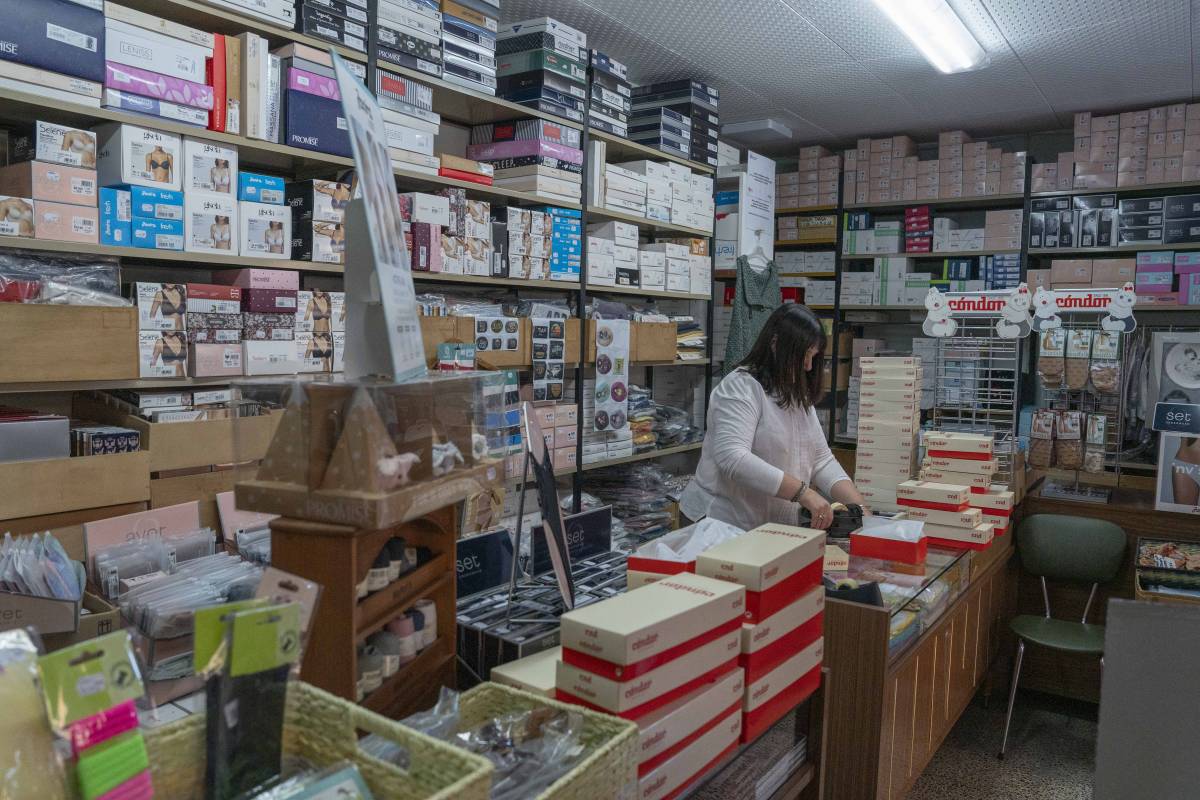 Fotografia de l'interior de la botiga - NEBRIDI ARÓZTEGUI