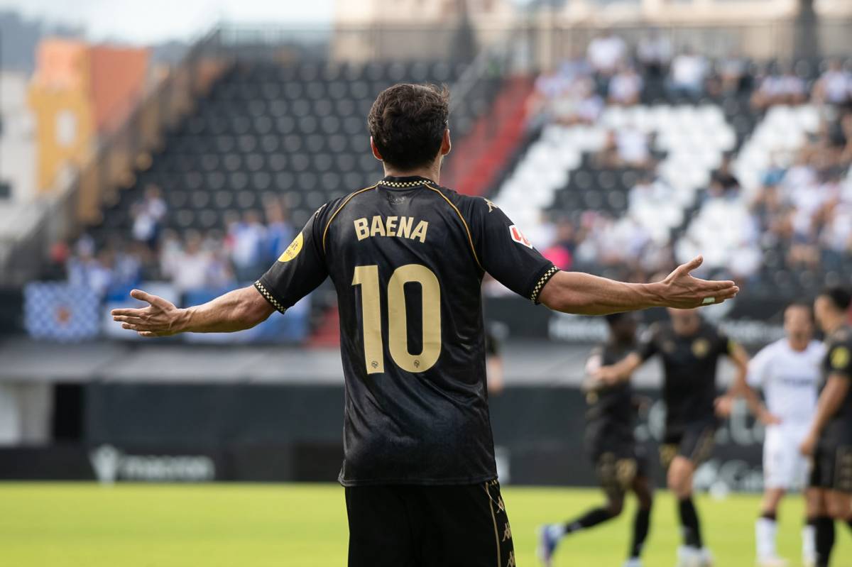 Baena ha anotat els dos gols dels arlequinats - CES Baena ha anotat els dos gols dels arlequinats