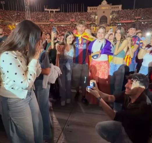 VÍDEO | L’emotiva petició de mà d’un terrassenc al concert d’Oques Grasses que ha fet esclatar les xarxes