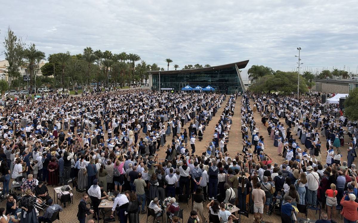 La Ràpita bat el Rècord Guinness amb 972 persones ballant la Jota Vella