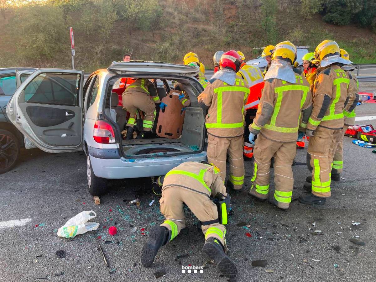 Accident doble a l'AP-7: quatre ferits en un xoc a Santa Perpètua de Mogoda