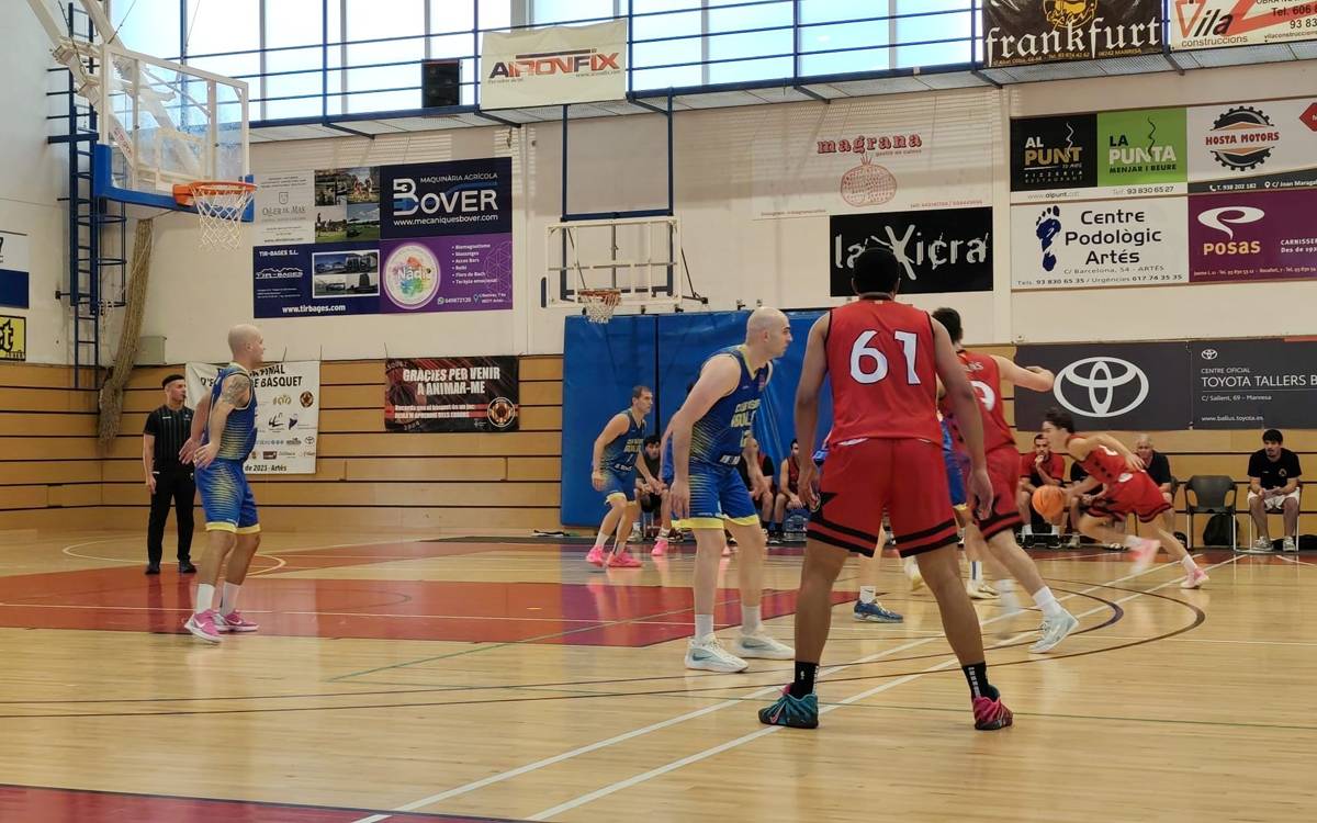 El CB Artés debuta amb derrota a Zuera després de fallar un triple als darrers instants (90-88)