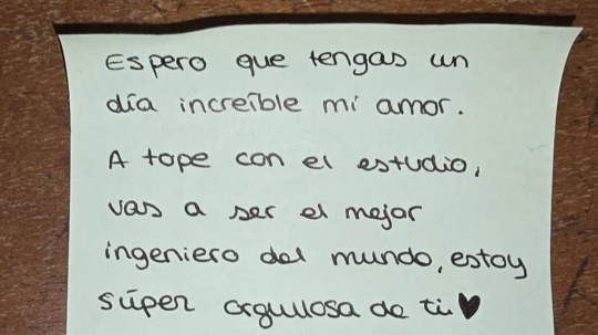 El curiós i emocionant missatge d'una mare a un estudiant de l'Eseiaat: 