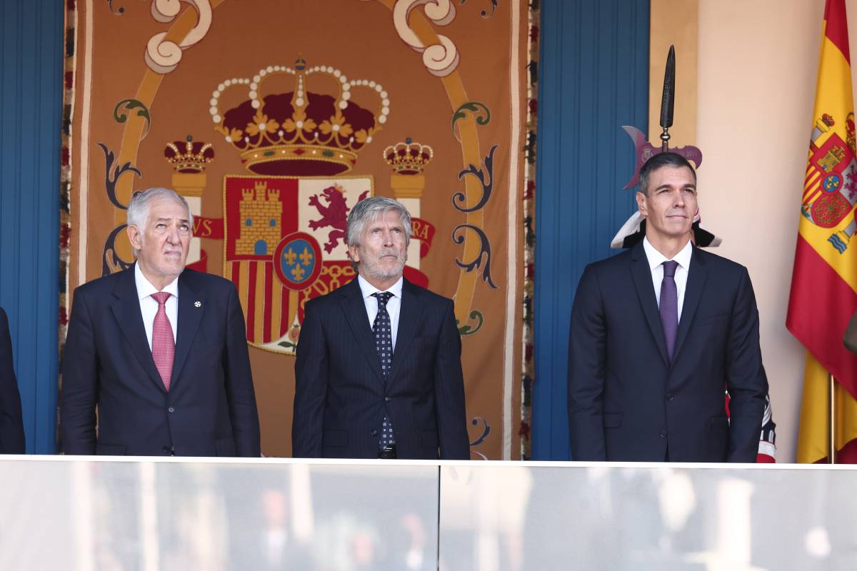 Pedro Sánchez, rebut amb insults i xiulades a la desfilada del 12 d'octubre a Madrid