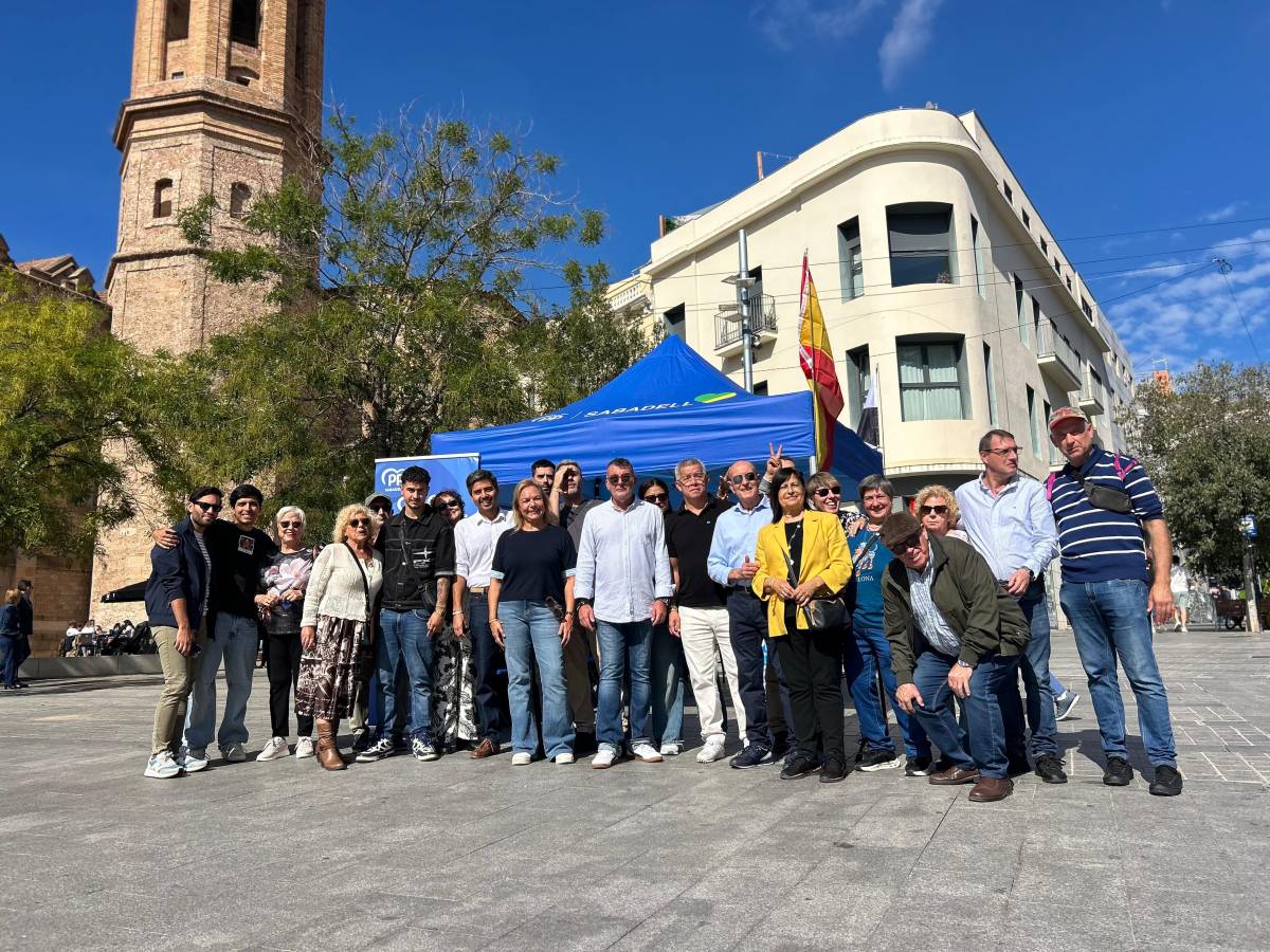 Cuca Santos (PP) treu la bandera de Ceuta des de Sabadell en un 12-O marcat per les eleccions generals: "El canvi comença aquí"