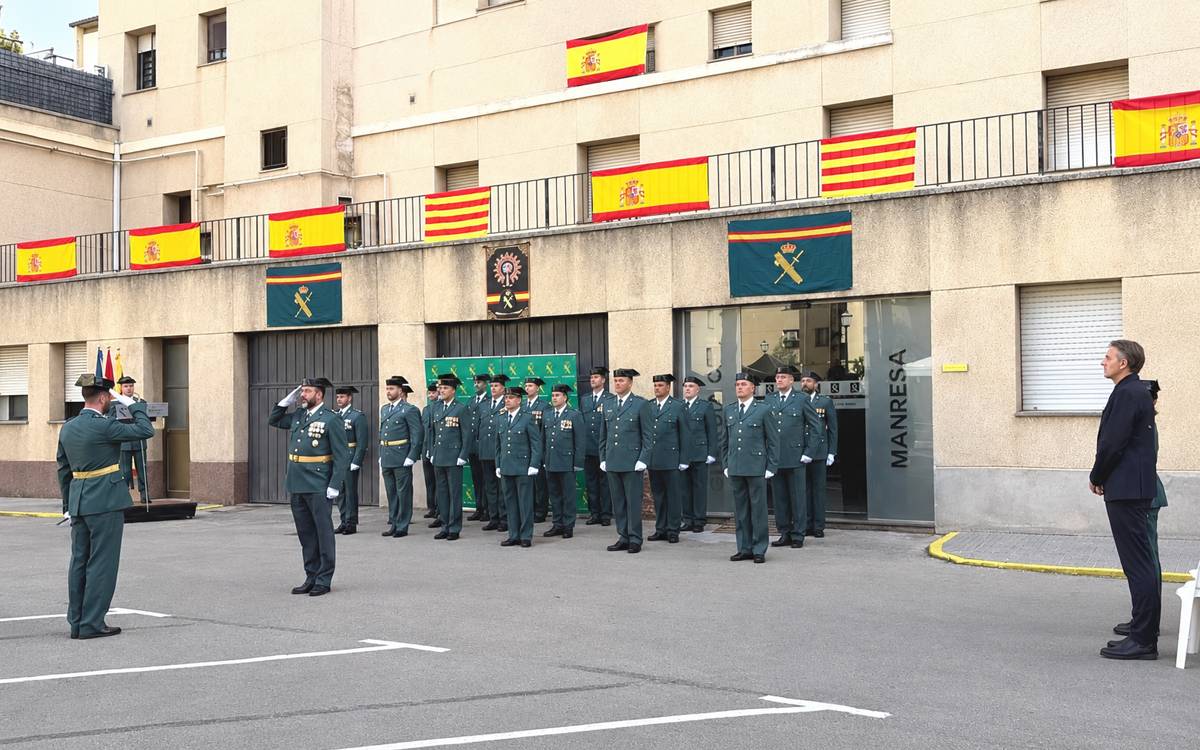 El govern de Manresa assisteix a la celebració del Dia de la Hispanitat a la caserna de la Guàrdia Civil