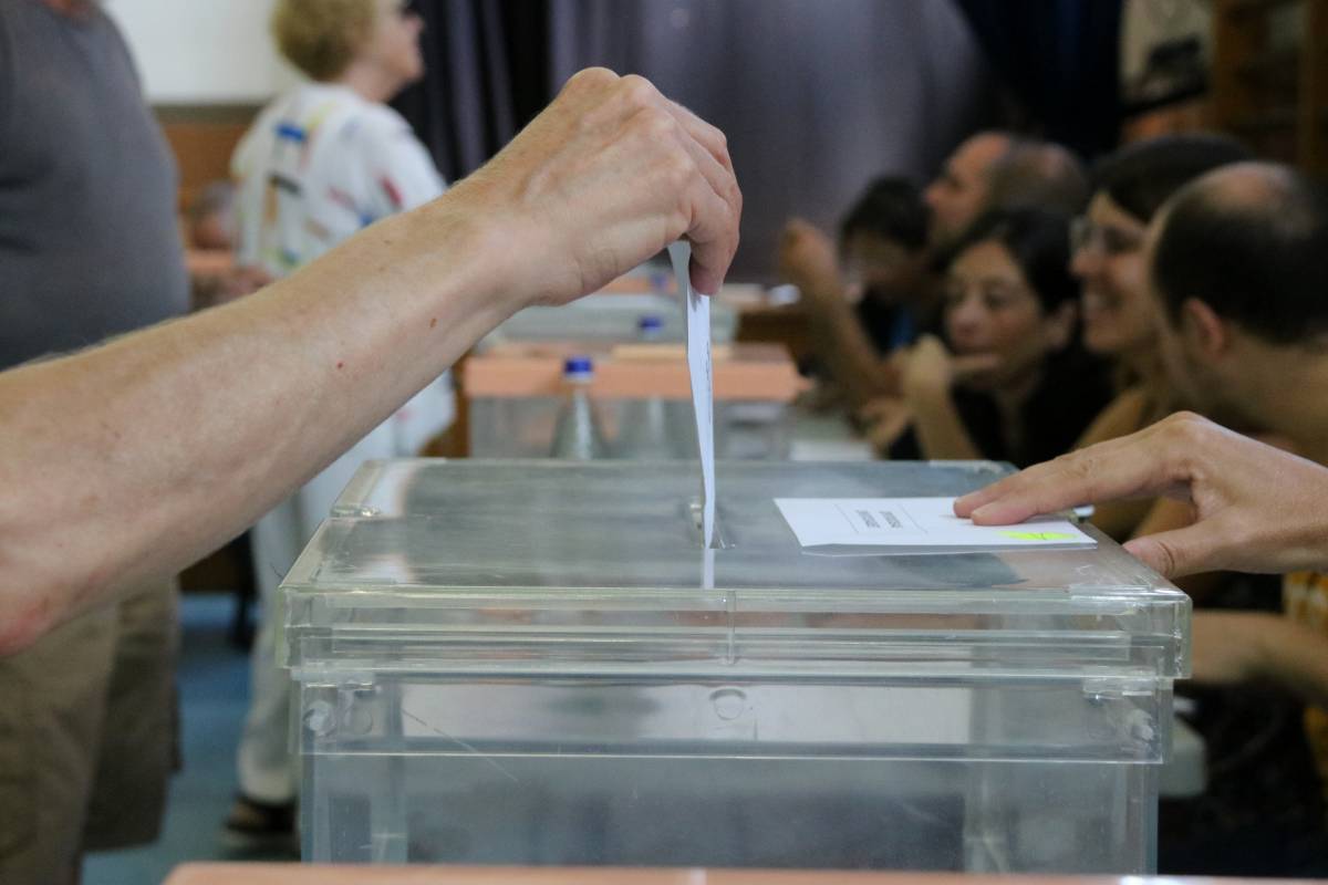 Guia pas a pas: com ho han de fer els catalans que viuen fora per votar el 29-N?