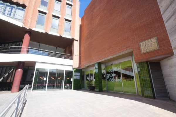 Un mes sense biblioteca a ple rendiment a Barberà