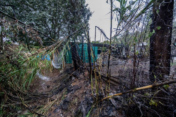 Crema una zona de barraques al barri de Can Rull de Sabadell