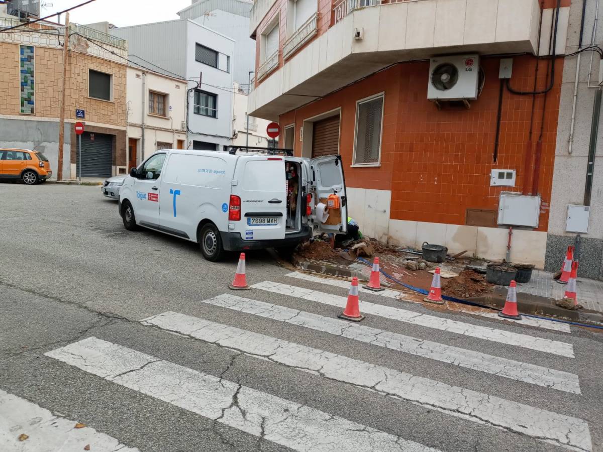 Una avaria deixa desenes de veïns sense aigua al barri de Sant Pere Nord