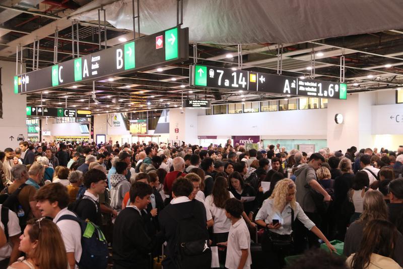 El Govern avisa que els endarreriments a l'Alta Velocitat continuaran els pròxims dies