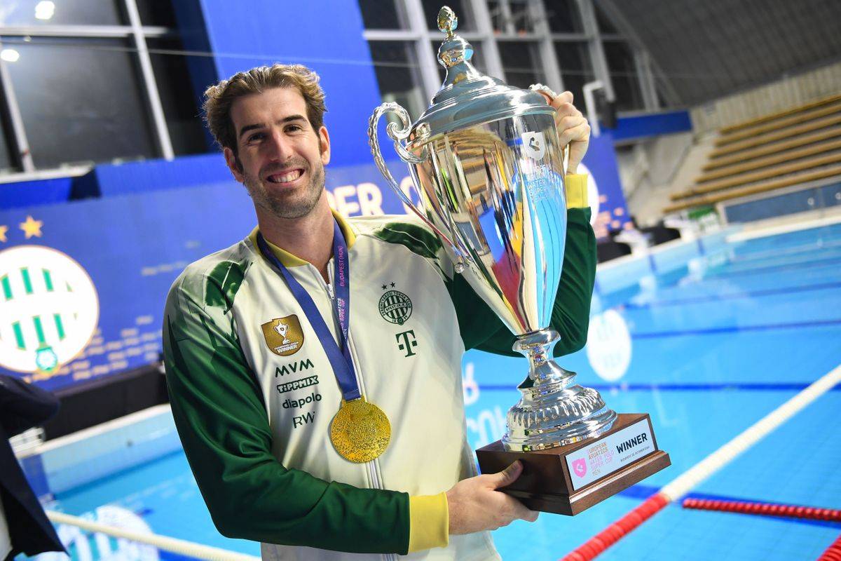 El boia andalús va complir el seu somni de guanyar la Champions amb el conjunt hongarès - Fradi Media El boia andalús va complir el seu somni de guanyar la Champions amb el conjunt hongarès