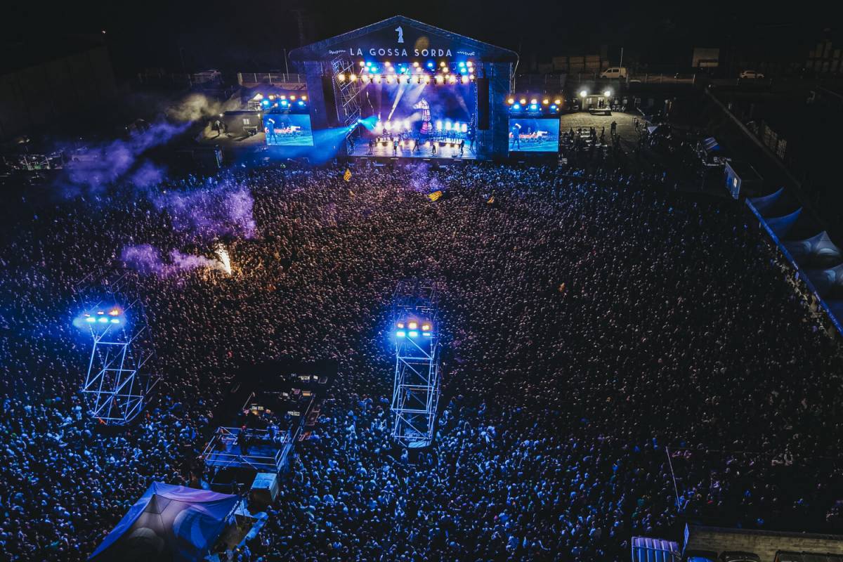20.000 persones van acompanyar La Gossa Sorda en el seu darrer concert a Pego, a la Marina Alta - Borja Abargues/La Gossa Sorda 20.000 persones van acompanyar La Gossa Sorda en el seu darrer concert a Pego, a la Marina Alta